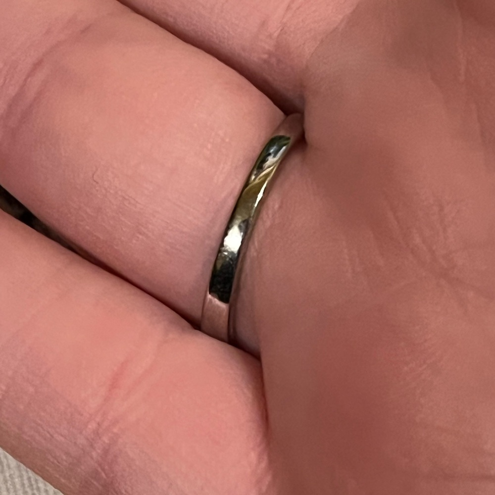 SILVER COLORED DOLPHIN RING. - Picture 4 of 8